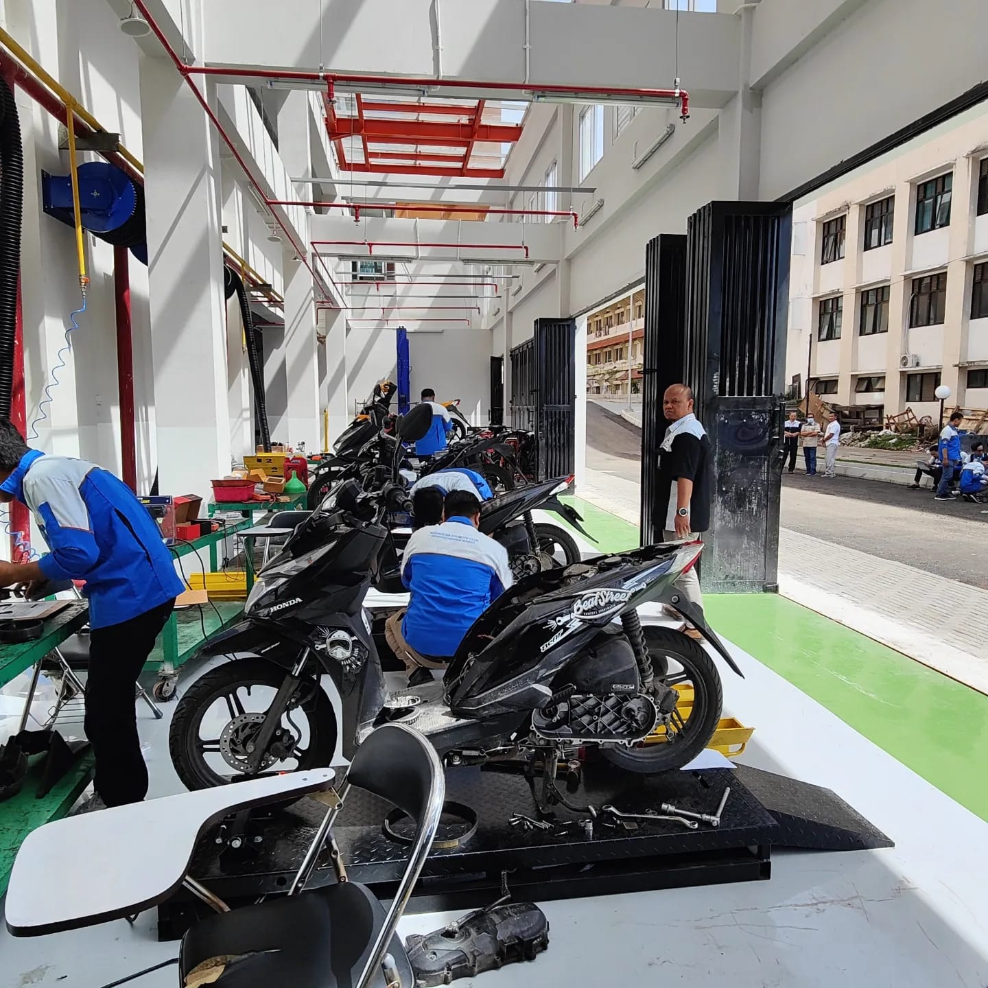 Uji Kompetensi Teknik Sepeda Motor Jenjang III Bagi Mahasiswa Prodi Pendidikan Teknik Otomotif FPTK UPI