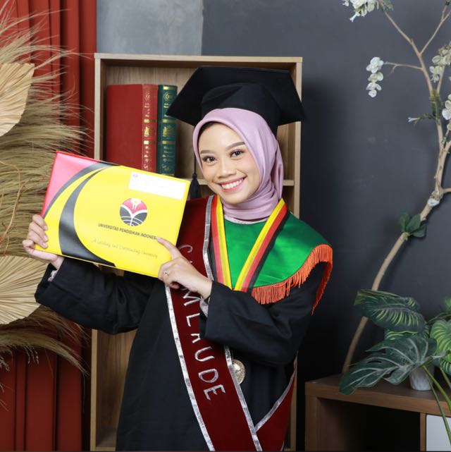 Nada Nurul Karimah, Raih Predikat Cum laude dan menjadi Wisudawan Terbaik Tingkat Program Studi Teknik Sipil